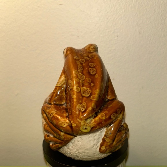 The Potting Shed Ceramic Frog On A Ceramic Stone Ornament - Picture 4 of 6
